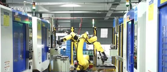 从工业机器人到民生领域"机器人+" 应用 智能制造加速发展